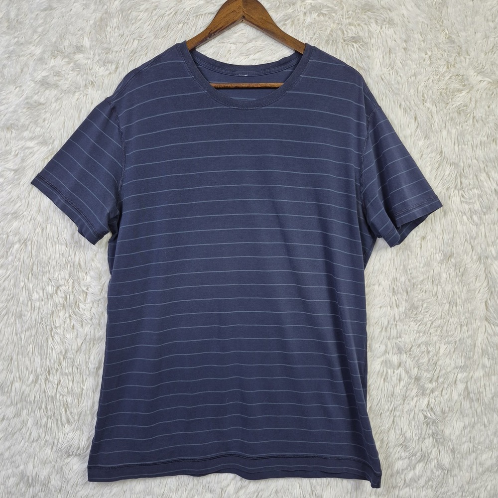 Lululemon 5 Year Basic T  Vitasea Fabric Size XL Striped Navy Athleisure